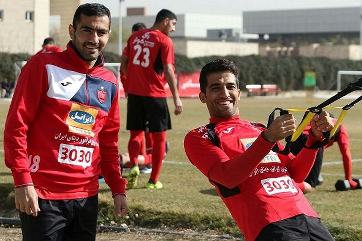 دلجویی بازیکنان پرسپولیس از هافبک مصدوم