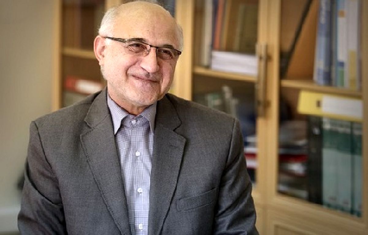 ‫داریم آتش می زنیم به این نعمت رایگان خدادادی/ از نفت می توانیم محصول تولید کنیم به صد برابر قیمت