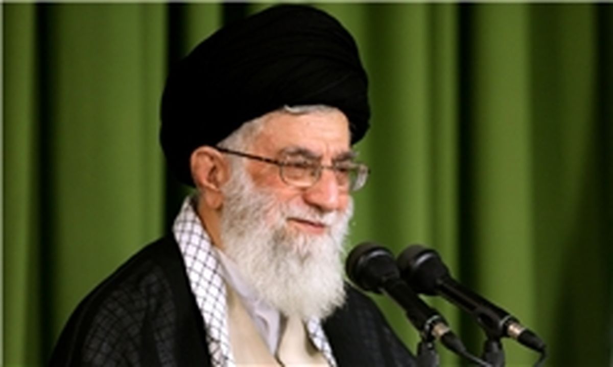 لحظه به لحظه از دیدار رهبر انقلاب با مردم در حرم رضوی