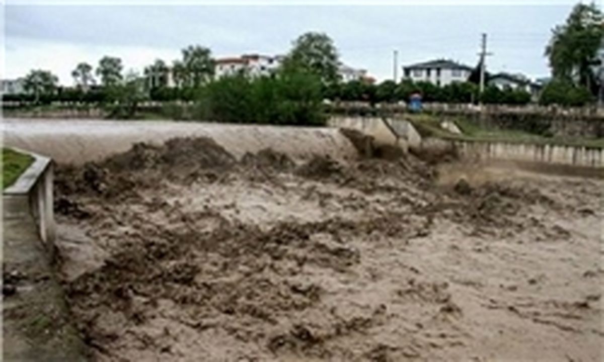 سیل در لرستان بیش از 1400 نفر را گرفتار کرد