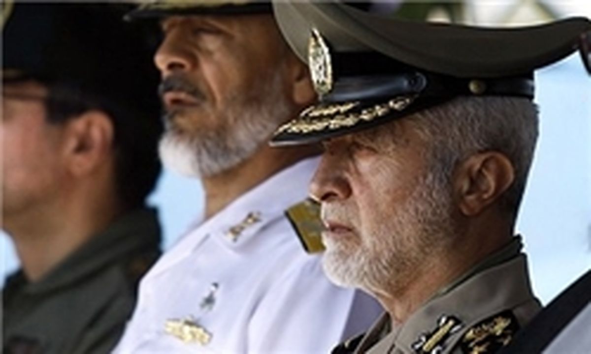 بازدید فرمانده کل ارتش از منطقه دریایی سوم نبوت نداجا