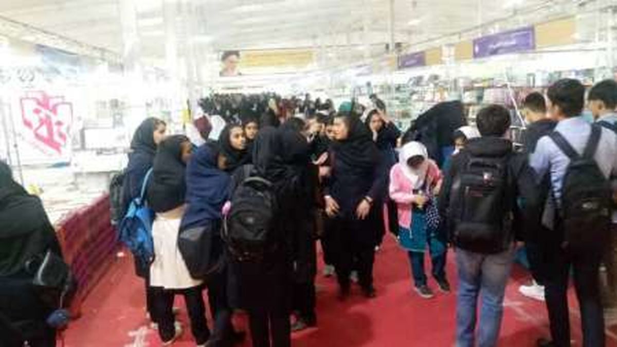 استقبال پر شور دانش آموزان کرد از نمایشگاه کتاب
