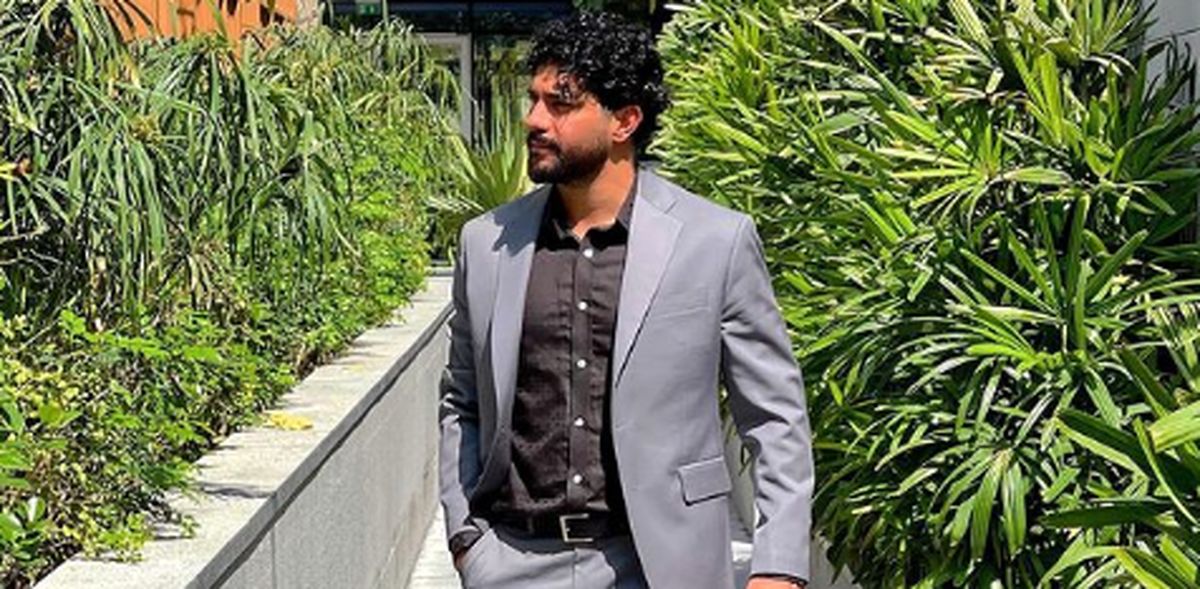 استایل سینا مهراد با کت و شلوار + عکس