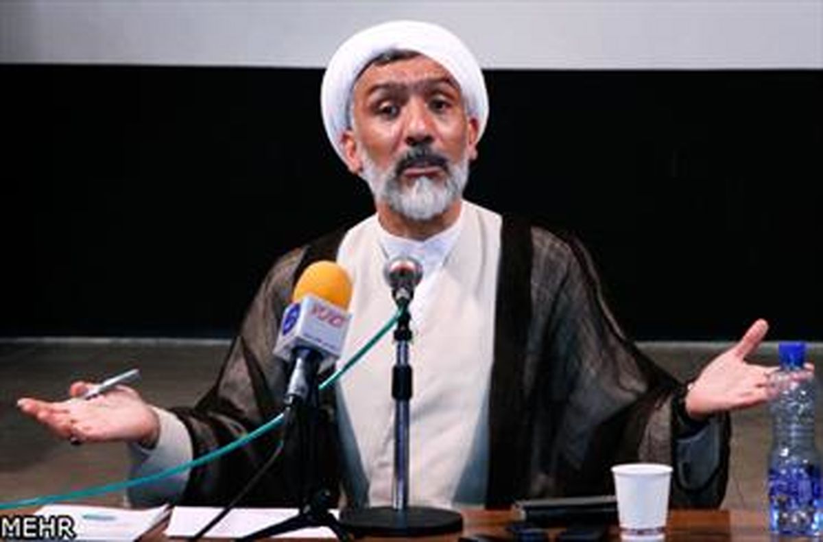 دشمن از هر اشتباه ما سوء استفاده می کند