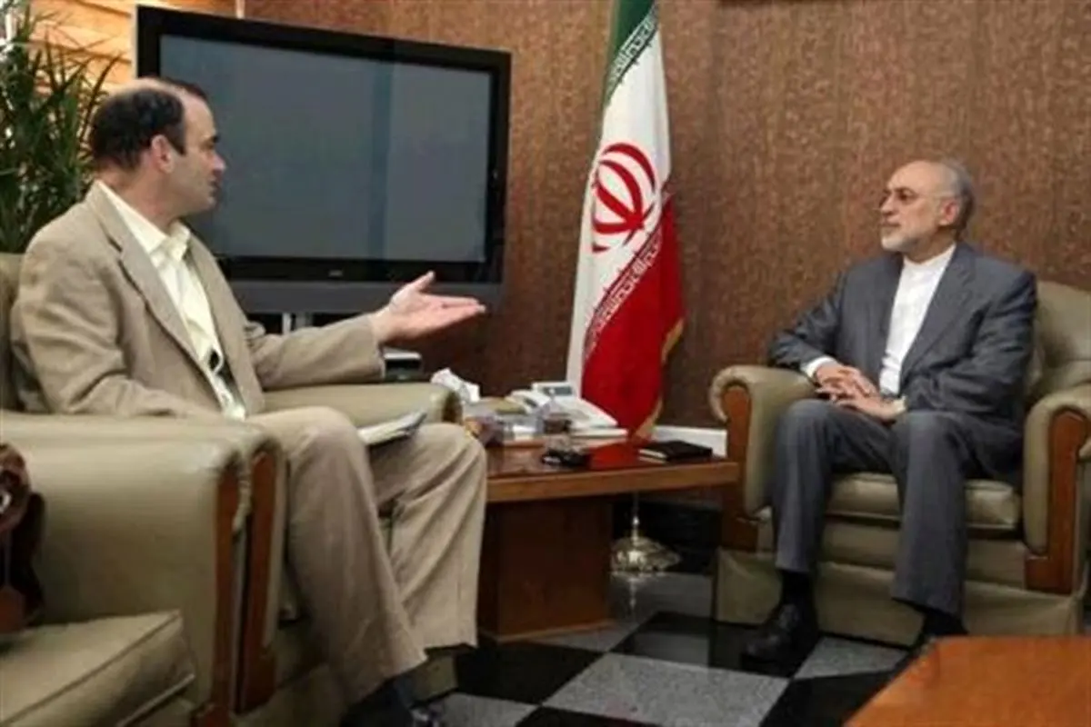 آشنایی با دانشمندی که کنار پیاده رو پایان نامه می نوشت