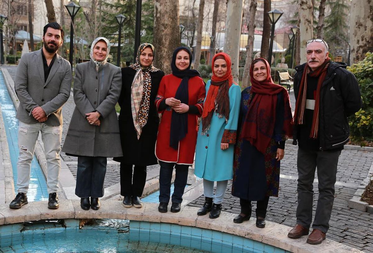 مجری نوستاژی در کنار همکاران نوستالژی ترش + عکس
