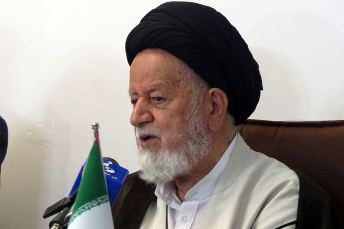 توجه به ارکان وجودی انسان‌ساز نماز در بطن جامعه تبیین شود