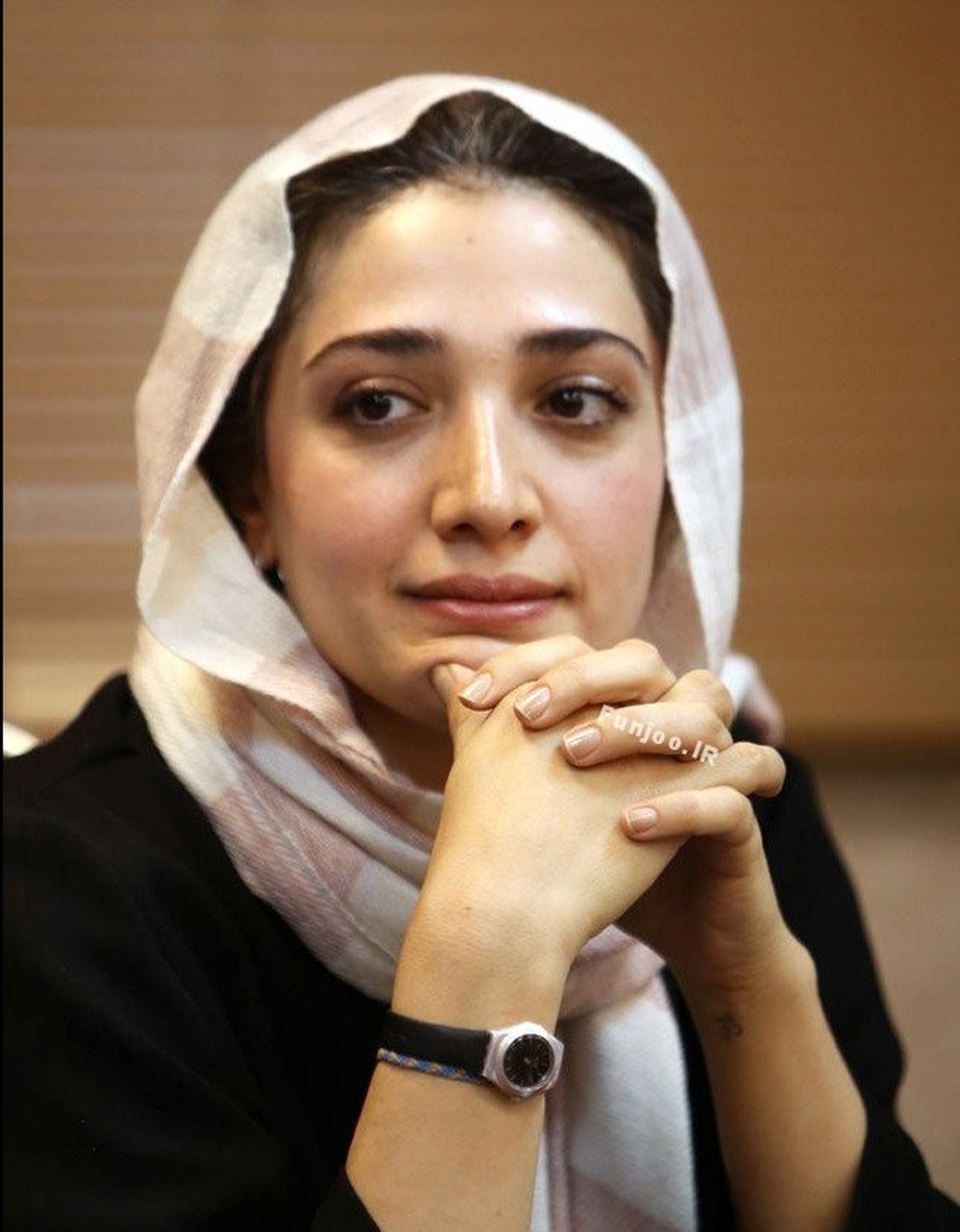 انتقاد تند یک‌ روزنامه علیه «مینا ساداتی‌»
