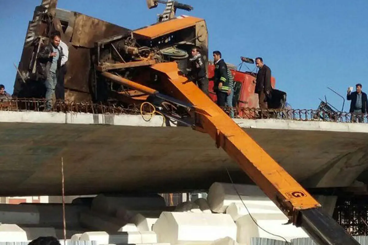 سقوط جرثقیل در سبزوار دو کشته و مجروح برجای گذاشت