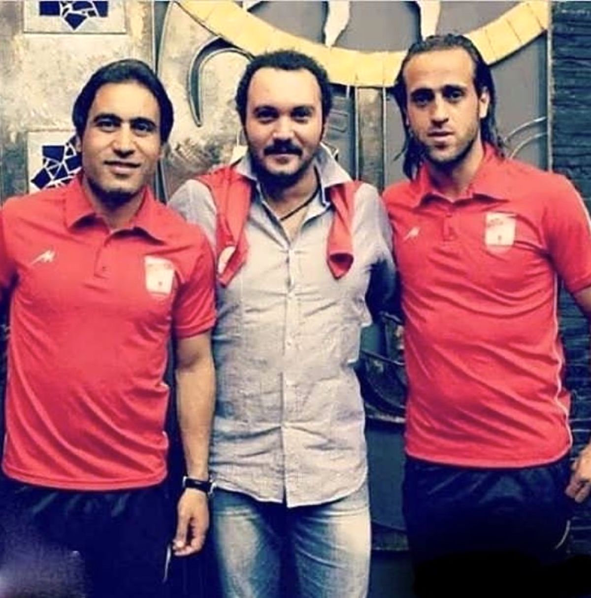 کامبیز دیرباز در بین دو فوتبالیست مشهور + عکس