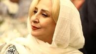 تصویری زیبا از مرجانه گلچین در حال دعا کردن