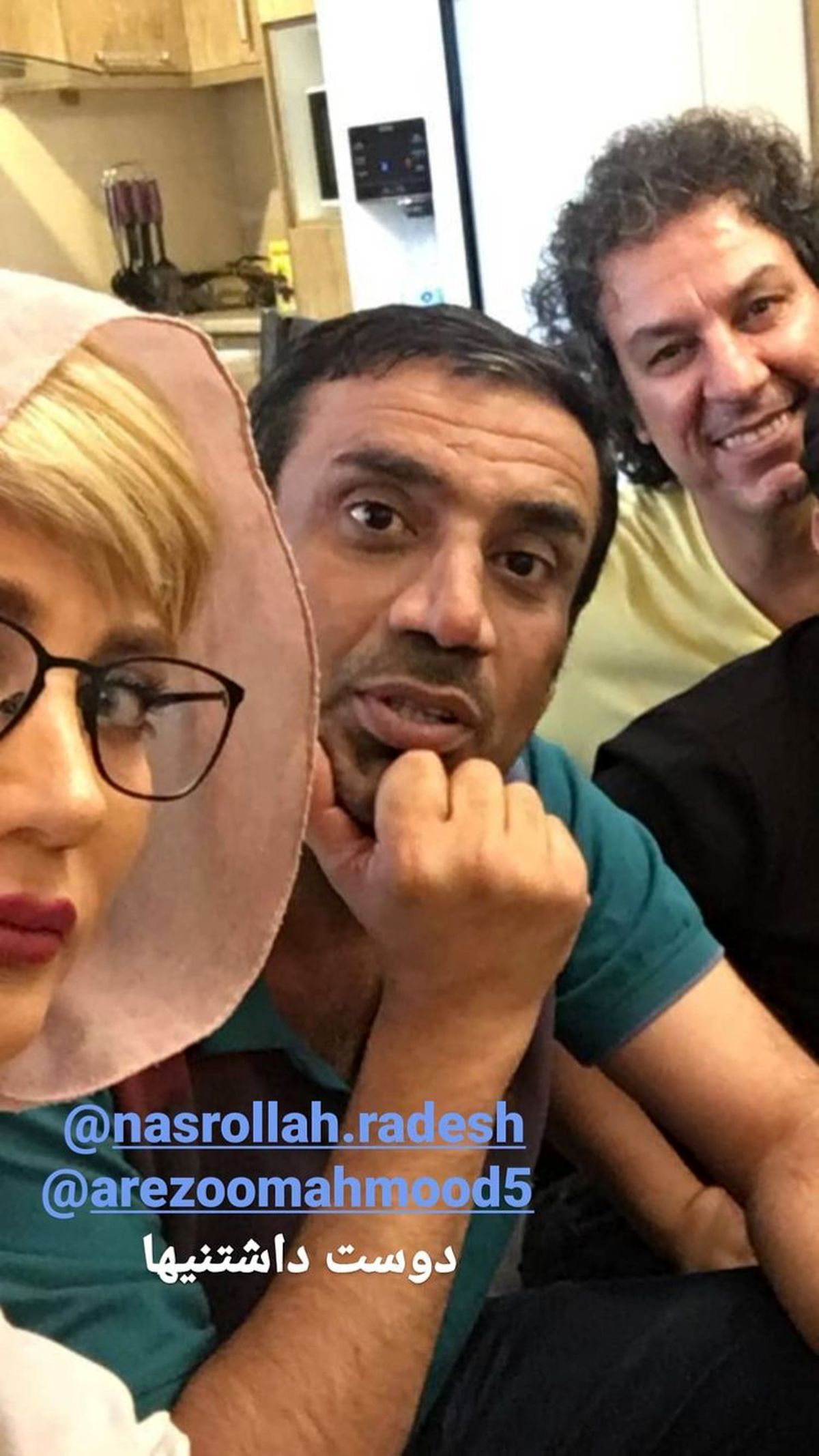 آرش احمدی در کنار نصرالله رادش و همسرش + عکس