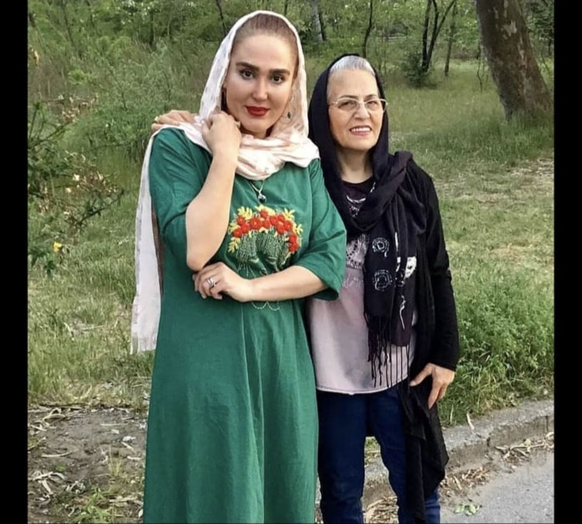 زهره فکور صبور و مادرش + عکس