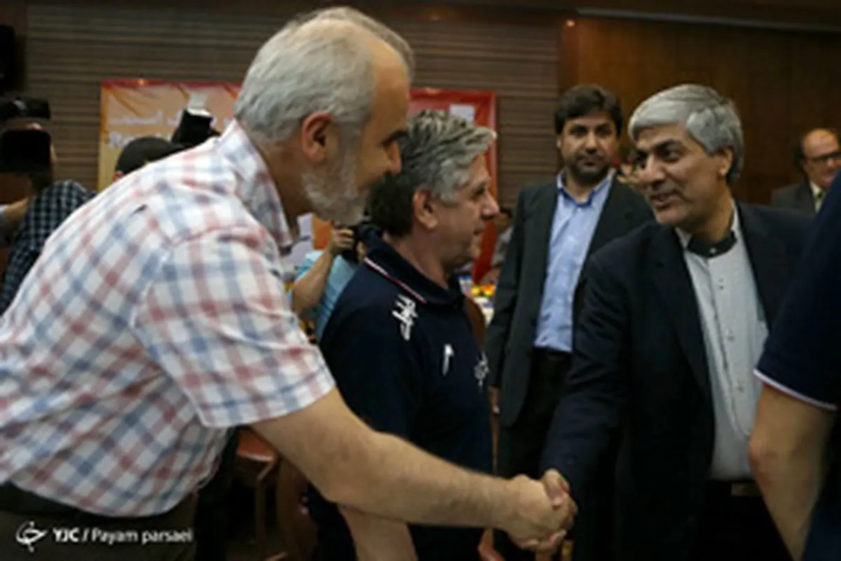 پیام تبریک کیومرث هاشمی به مردان والیبال ایران