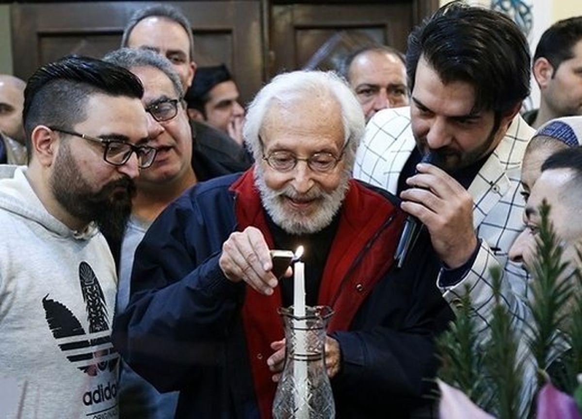بوسه بازیگر پیشکسوت بر دستان جمشید مشایخی