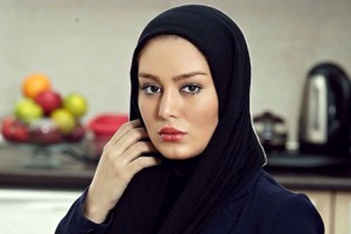 خانم بازیگر زیر باران به زیارت امام زاده صالح رفت +عکس
