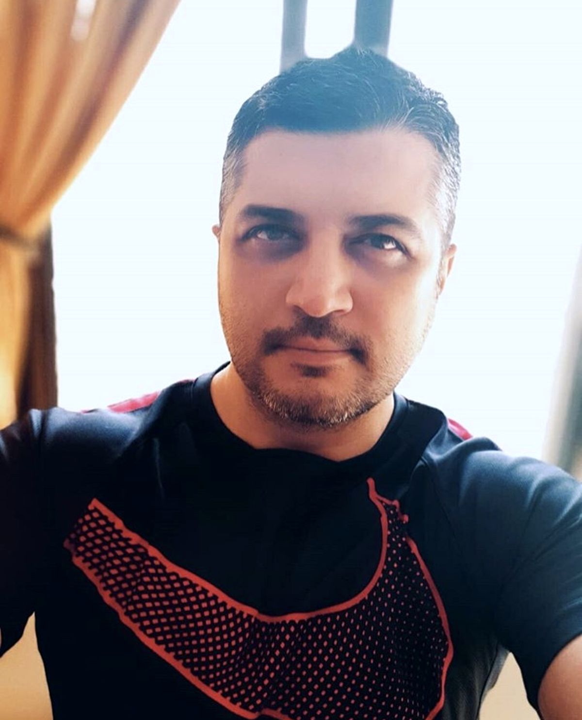 سلفی پندار اکبری در قرنطینه خانگی + عکس