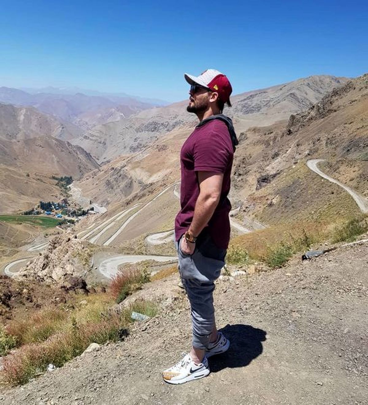 کوهنوردی آقای بازیگر در یک روز آفتابی + عکس