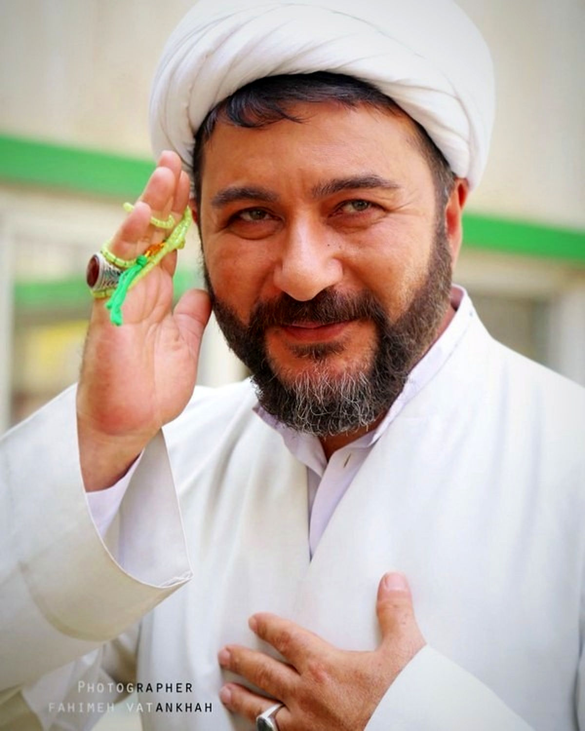 امیرحسین صدیق لباس روحانیت بر تن کرد + عکس