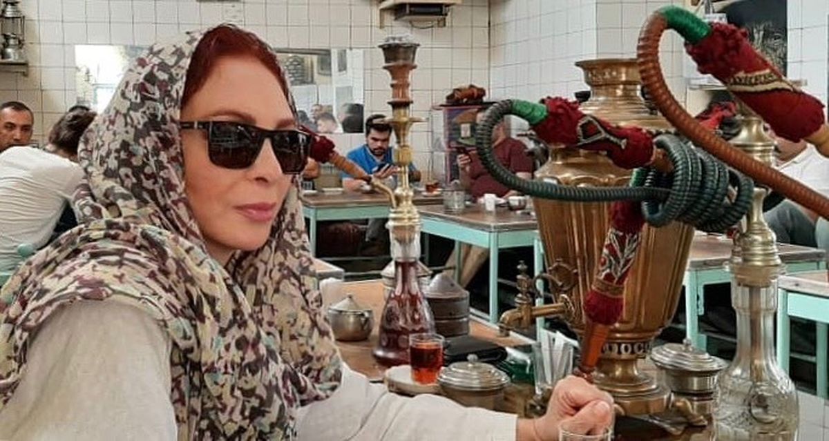 پخته شدن افسانه بایگان در قهوه خانه+عکس
