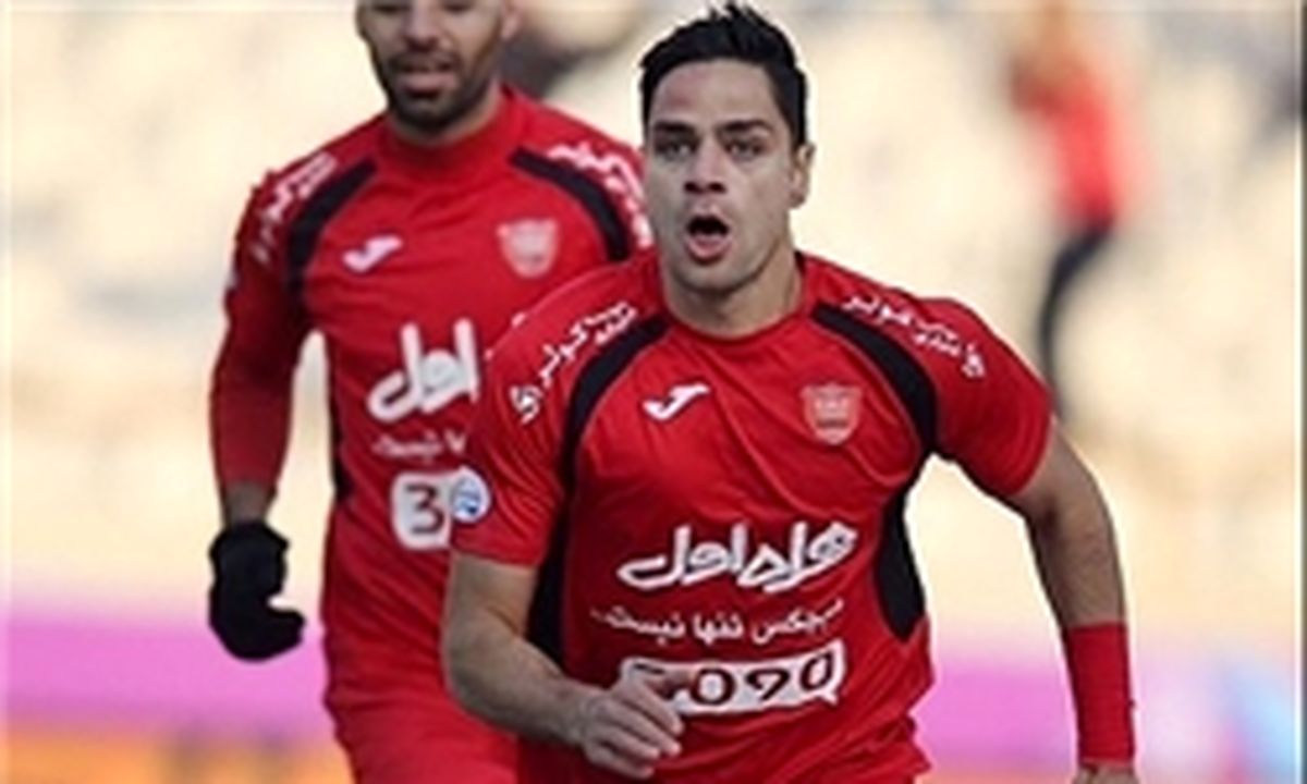 لگد بازیکن اخراجی به تابلوهای تبلیغاتی!