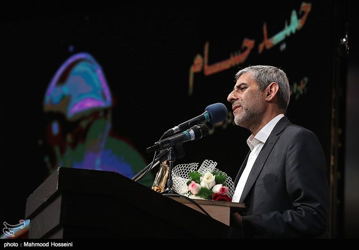 حمید حسام چهره سال هنر انقلاب اسلامی شد 