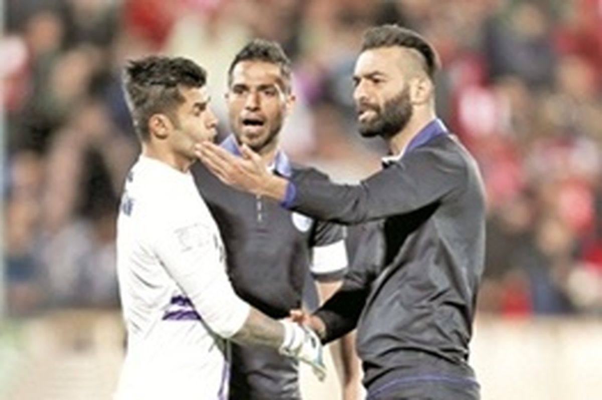 درگیری حنیف و صادقی دور از چشم دوربین‌ها