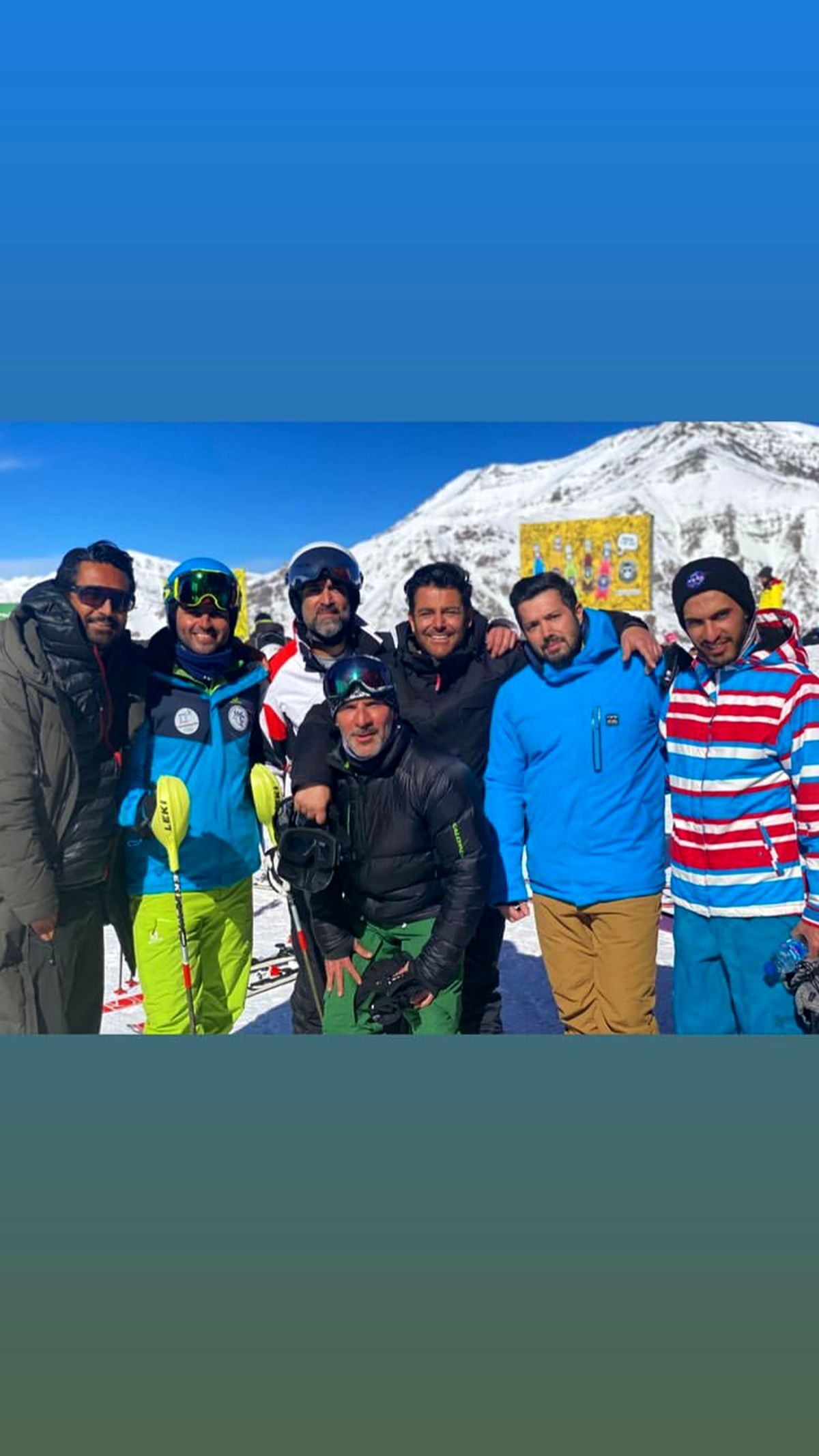 اسکی رفتن دست جمعی گلزار با دوستانش + عکس