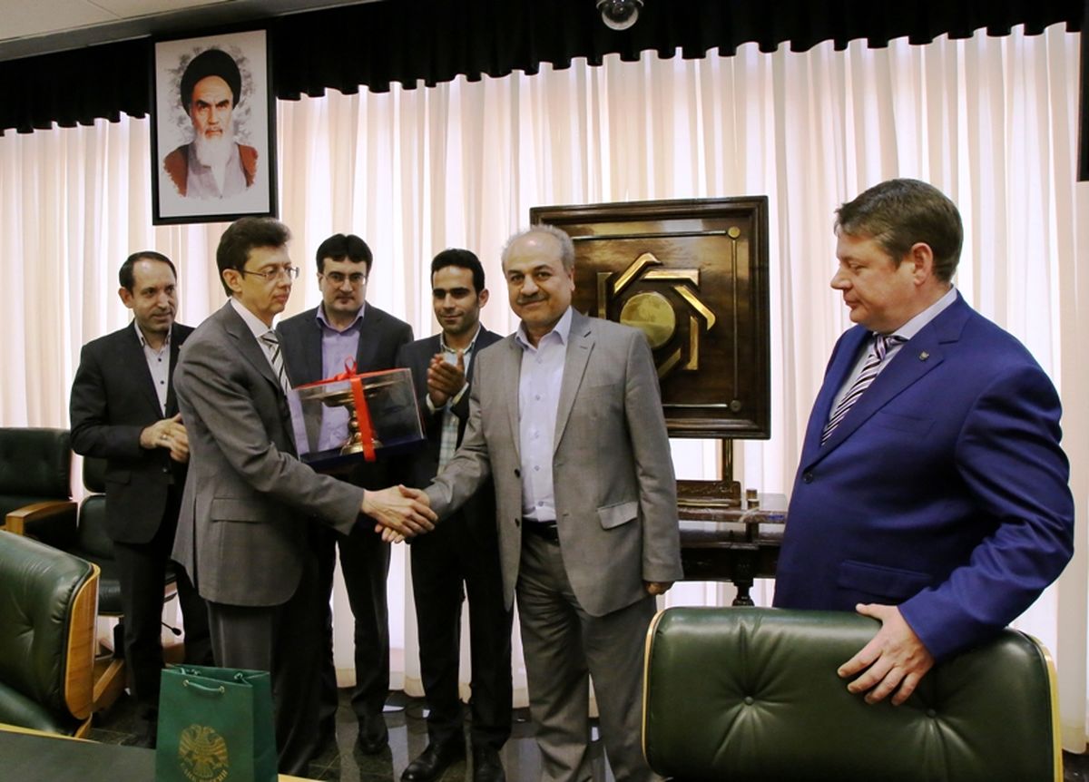 گسترش همکاری مالی‌ و بانکی‌ میان ایران و روسیه 