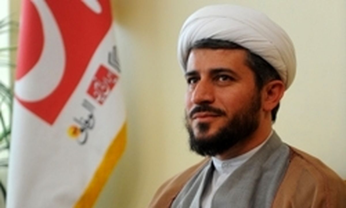 یک ساختمان محقر، یک صندلی و یک موکت امکانات مشایی در انتخابات!