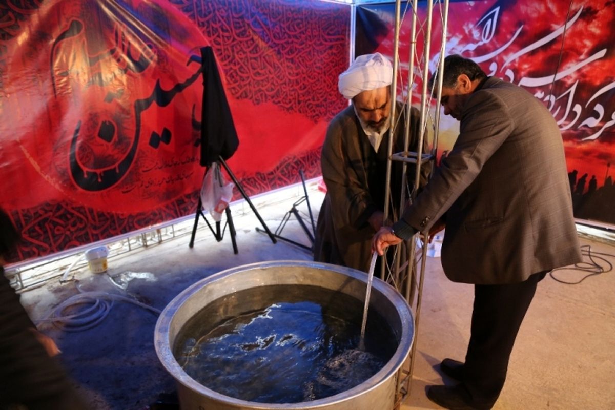 خدمت بی منت در استقبال از زائرین حسینی/ ورود به موقع خادمان آستان قدس رضوی در مهران