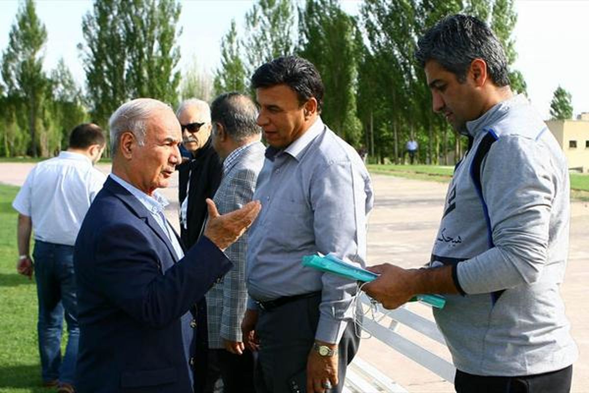 سوالات مهمی در مورد بی خبری افشارزاده از پیشنهاد به فرهاد مجیدی
