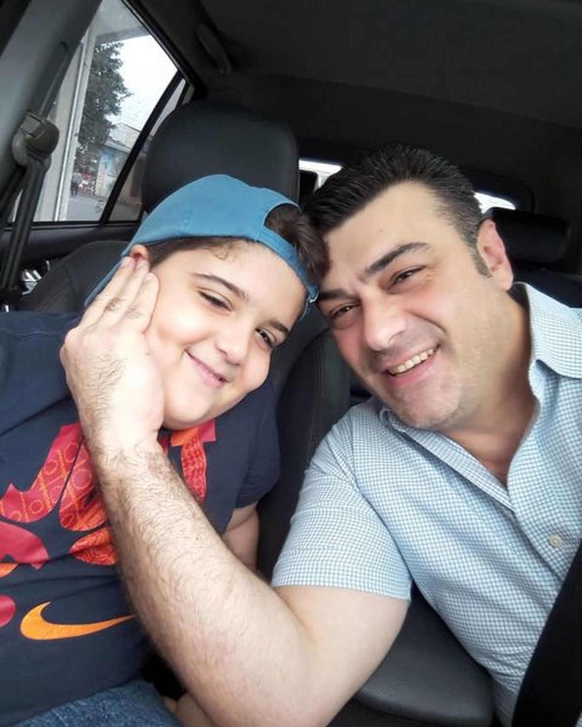 سلفی آقای گوینده خبر با پسرش در ماشین + عکس