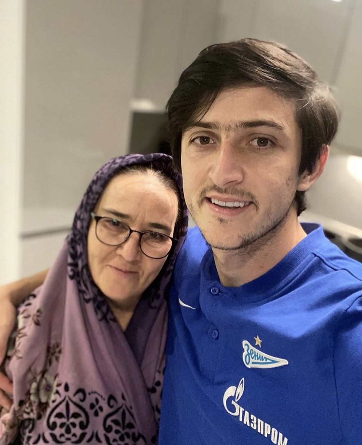 سردار آزمون و مادرش + عکس