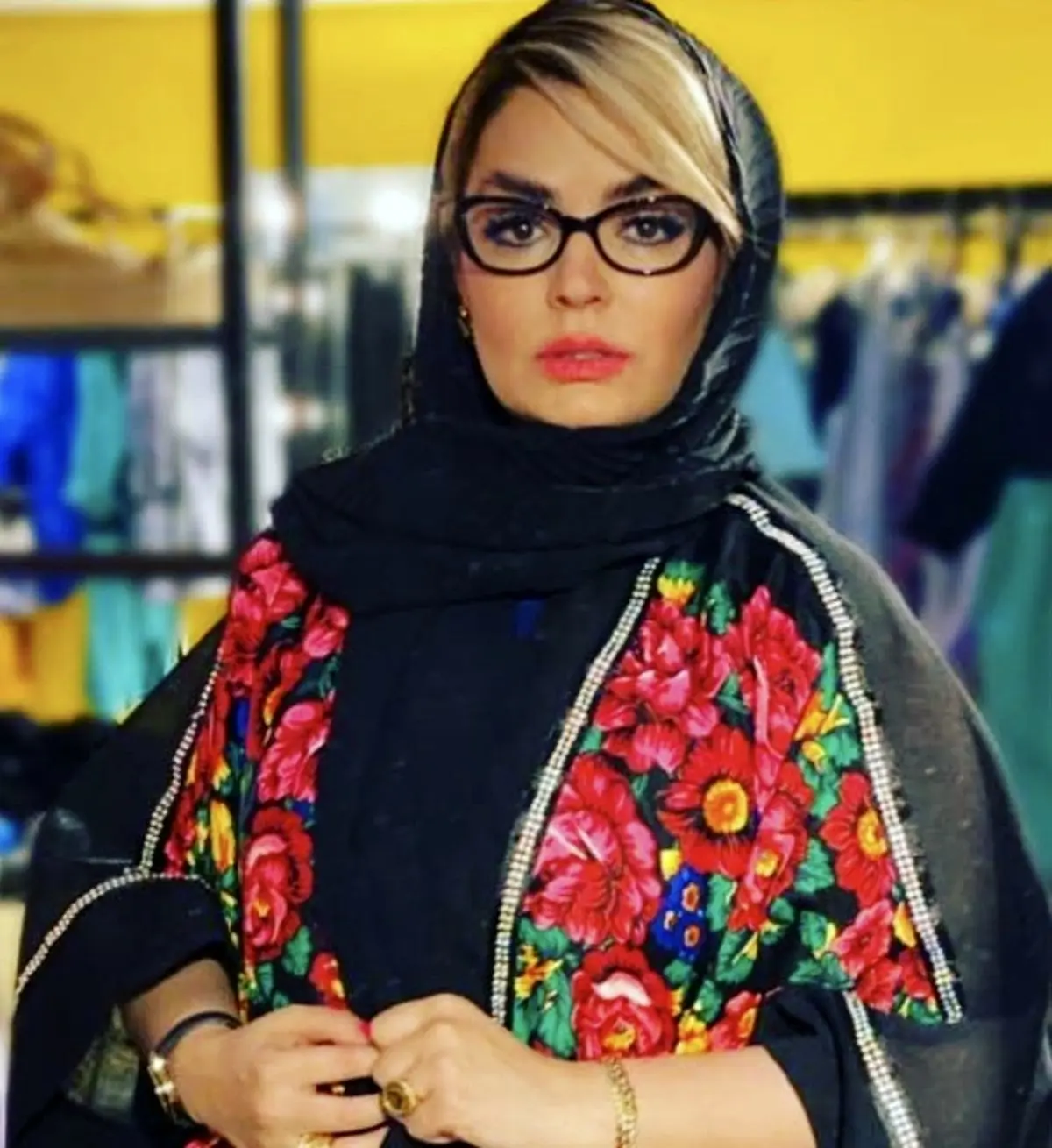 عینکی شدن خانم بازیگر + عکس