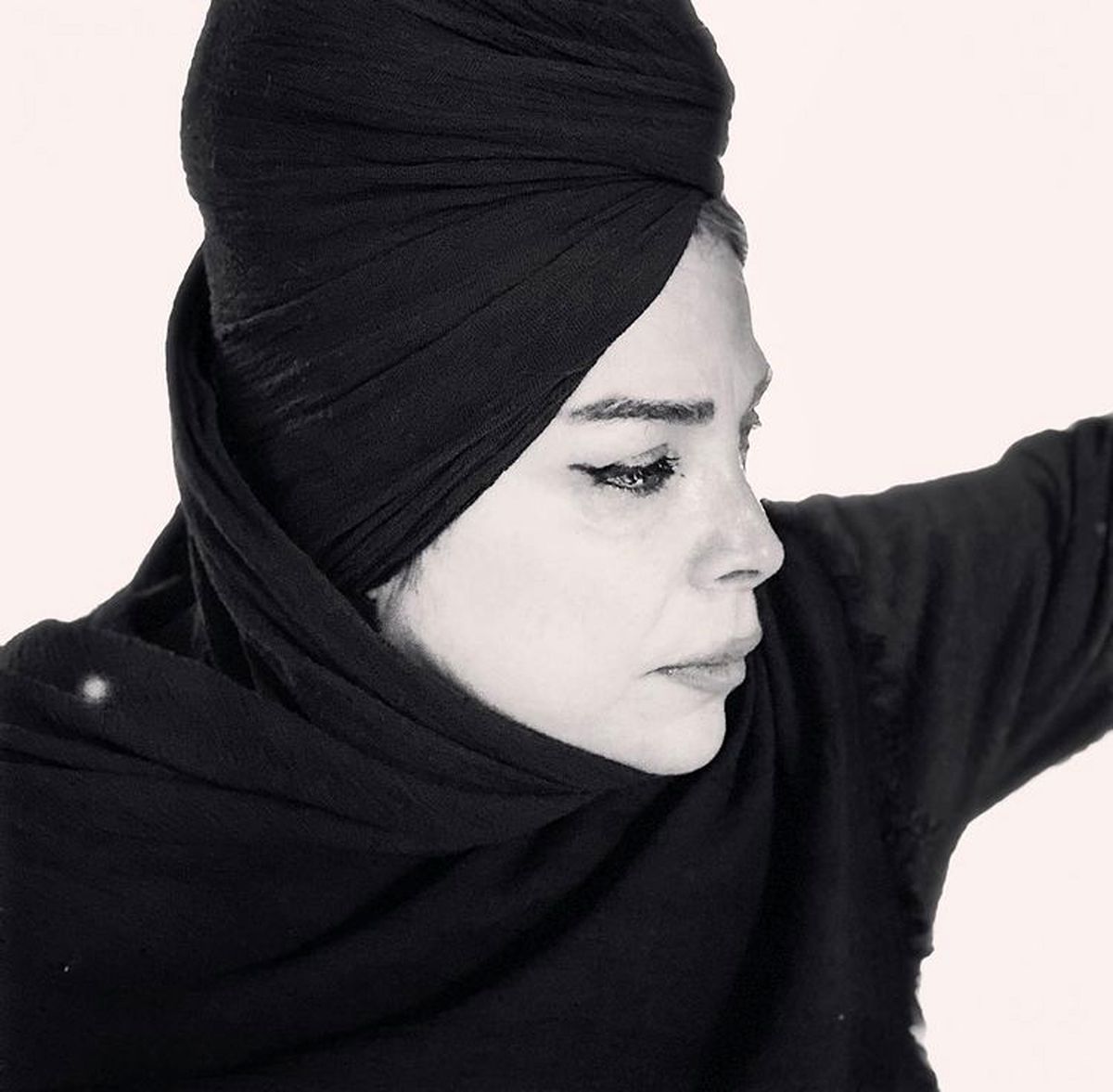ظاهر عجیب شیوا خنیاگر + عکس
