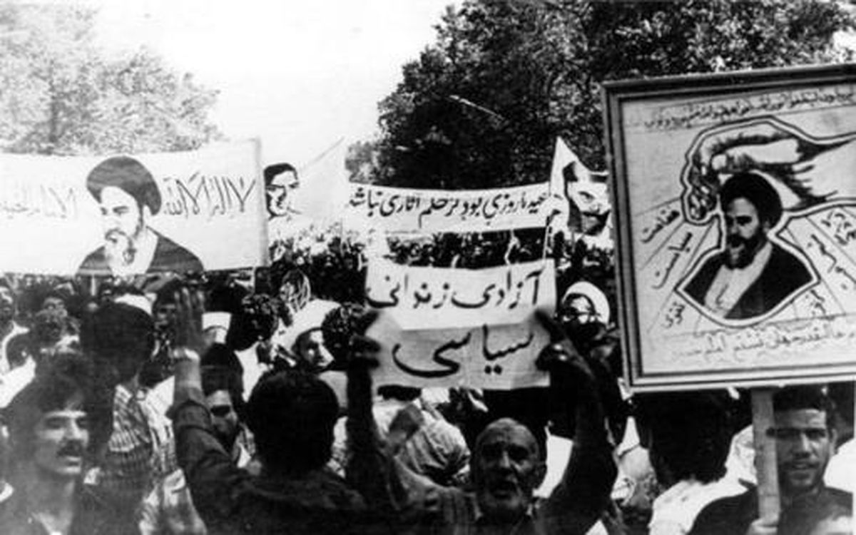 چرا کتاب خاطرات انقلابیون با استقبال مواجه می شود؟