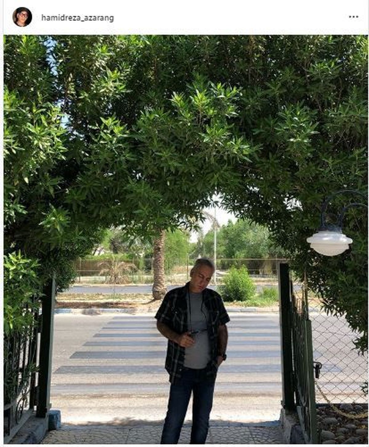 عکس بی هوایی حمیدرضا آذرنگ در خیابان 