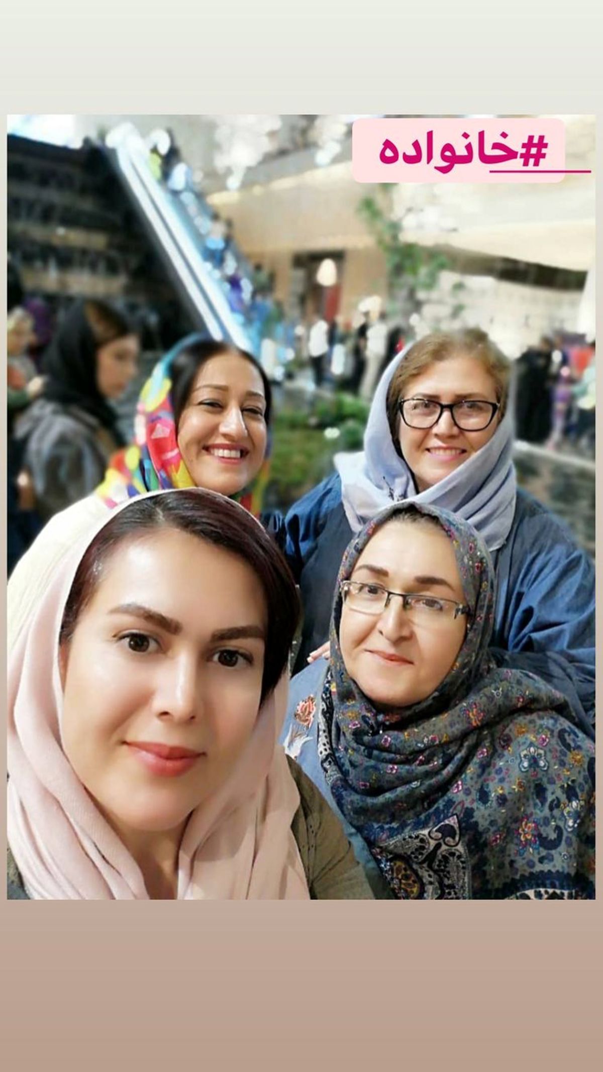 فاطمه هاشمی و خانواده اش + عکس