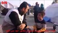 کودک زلزله زده در گفتگو با یک امدادرسان: دوست دارم 3 پتو دور خودم بپیچم