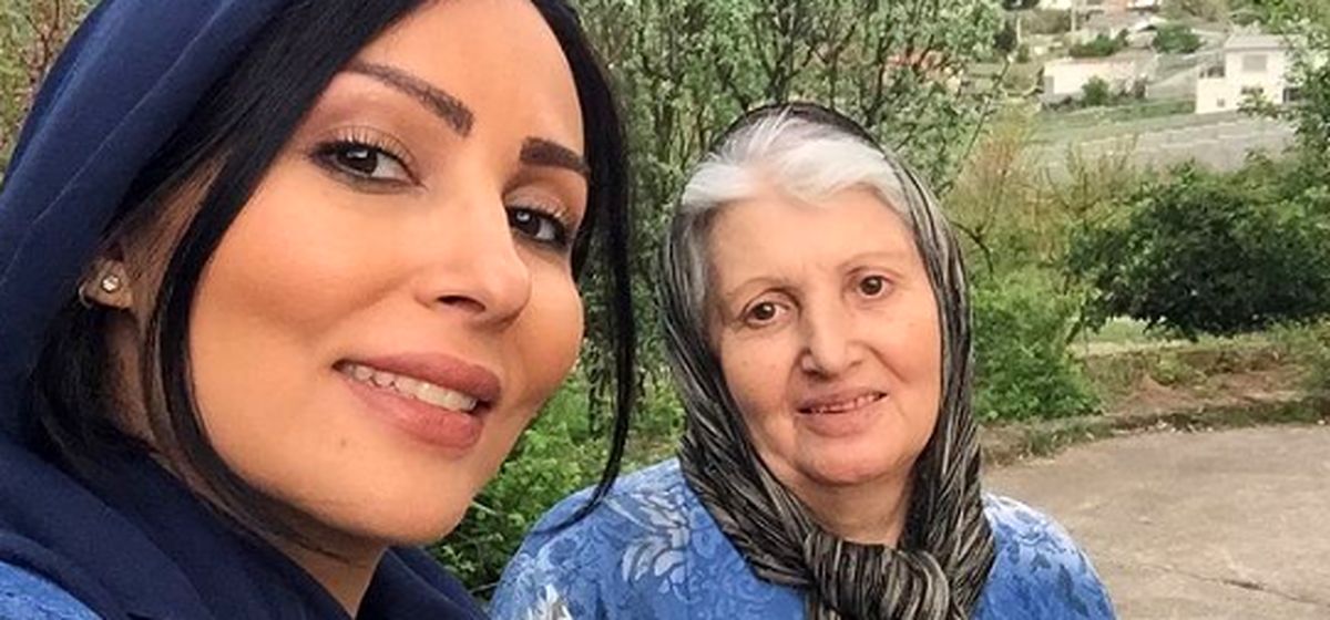 سلفی پرستو صالحی در کنار مادرش + عکس
