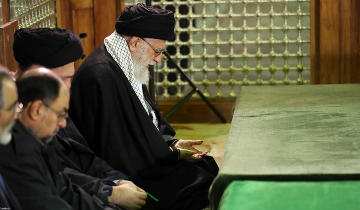 رهبر انقلاب در حرم امام خمینی(ره) حضور یافتند
