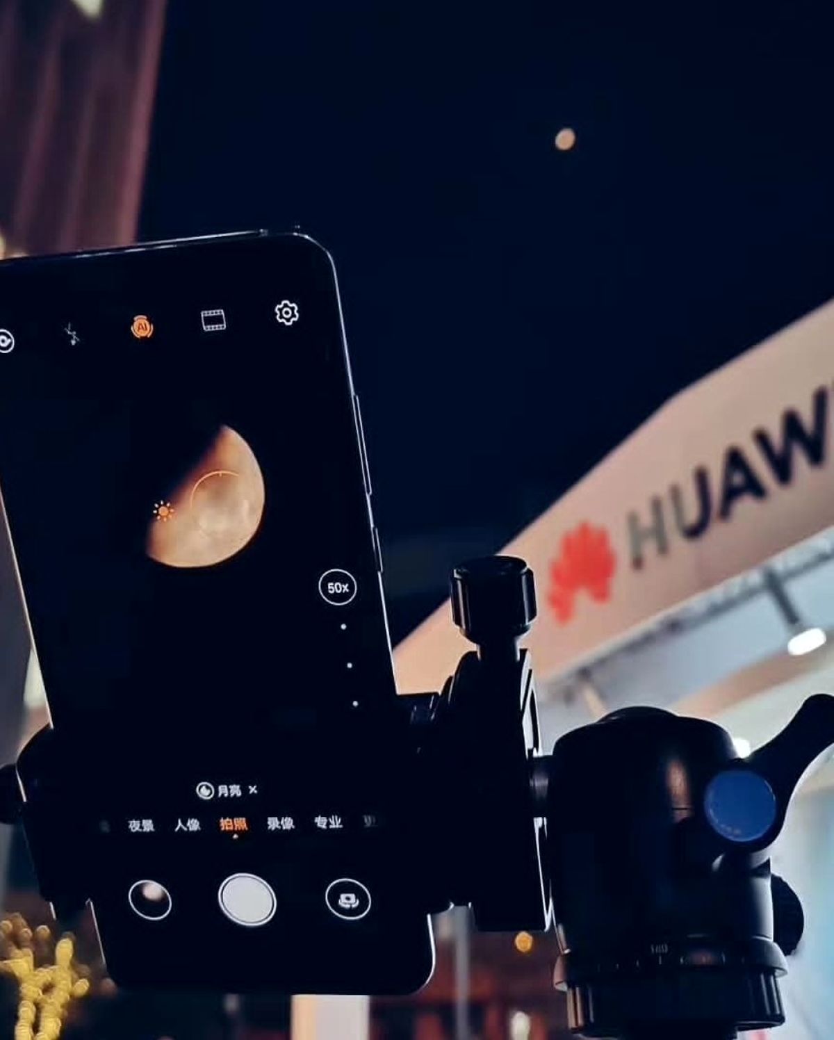 گوشی Huawei P30 Pro با چه ویژگی‌هایی توانسته از «ماه» عکس‌هایی بسیار نزدیک بگیرد