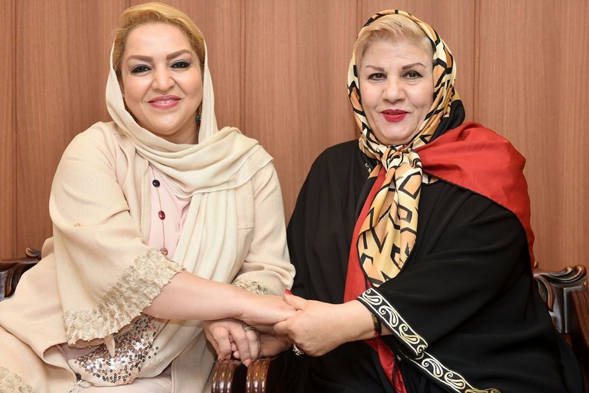 مادر علی اوجی و نرگس محمدی در یک قاب دوستانه!