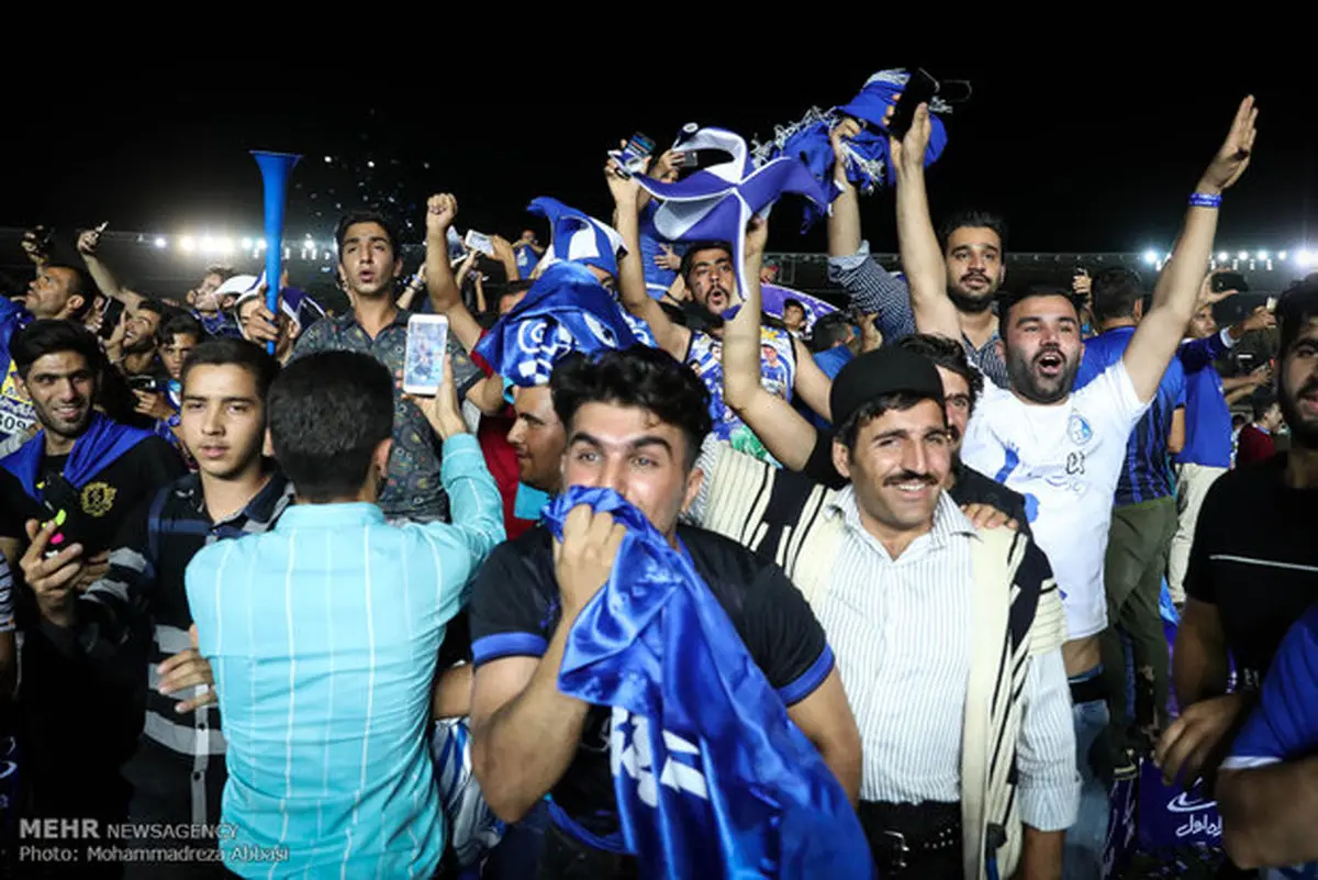 استقلال هافبک محور است