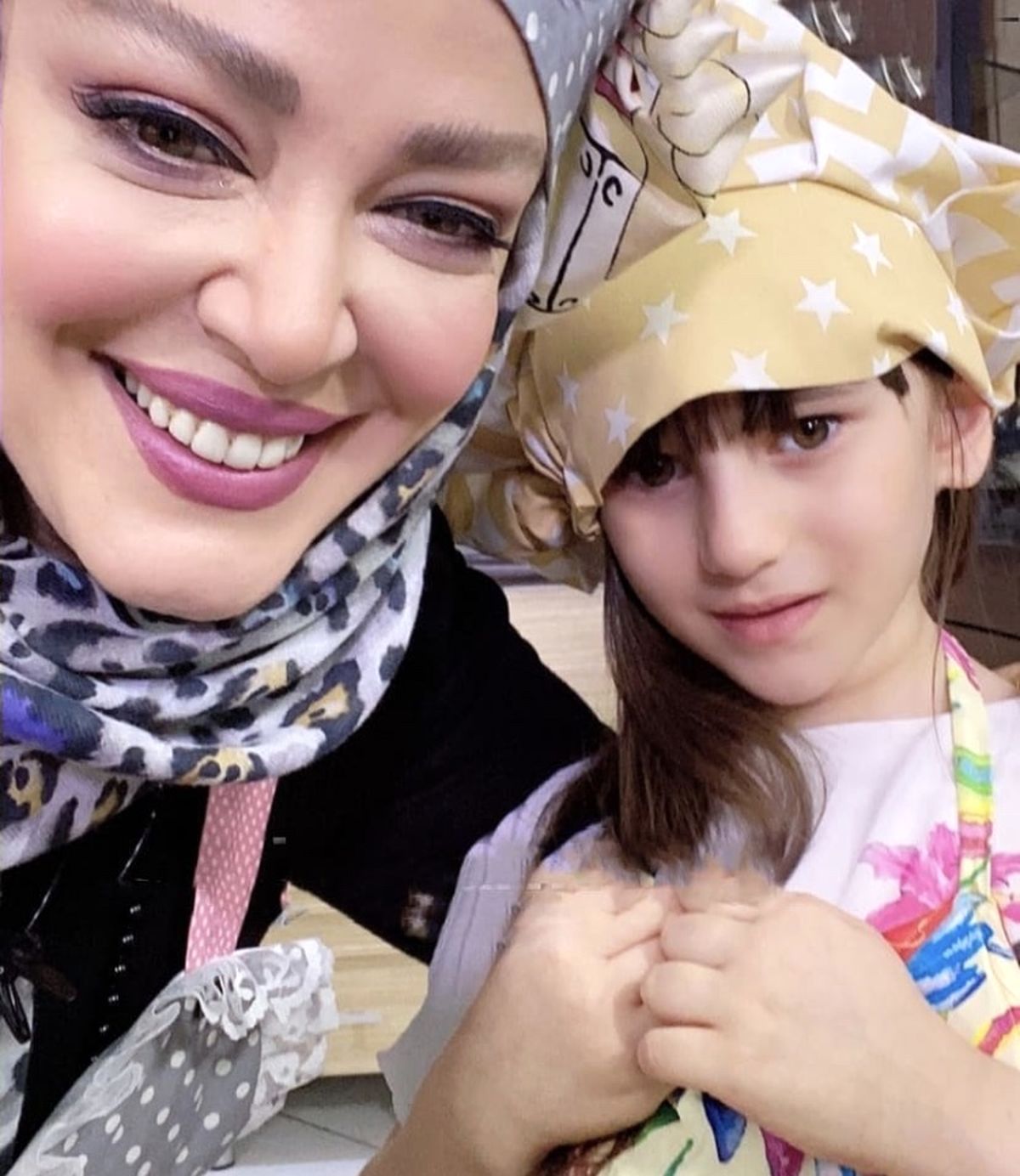 آشپزی بهاره رهنما با دختر کوچولو + عکس