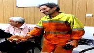 هدیه ویژه به پاکبان کاشانی که کیف میلیاردی را بازگرداند 