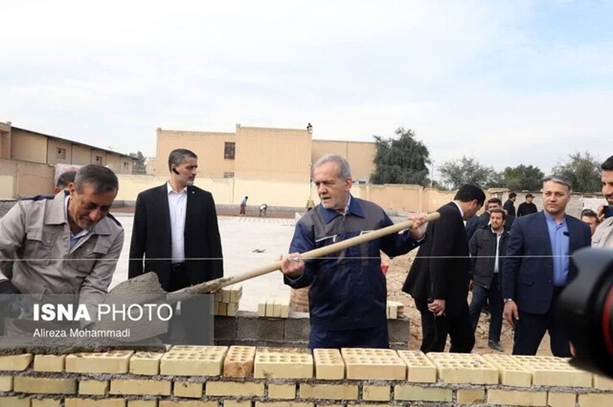 پزشکیان با لباس کارگری در اهواز + تصاویر
