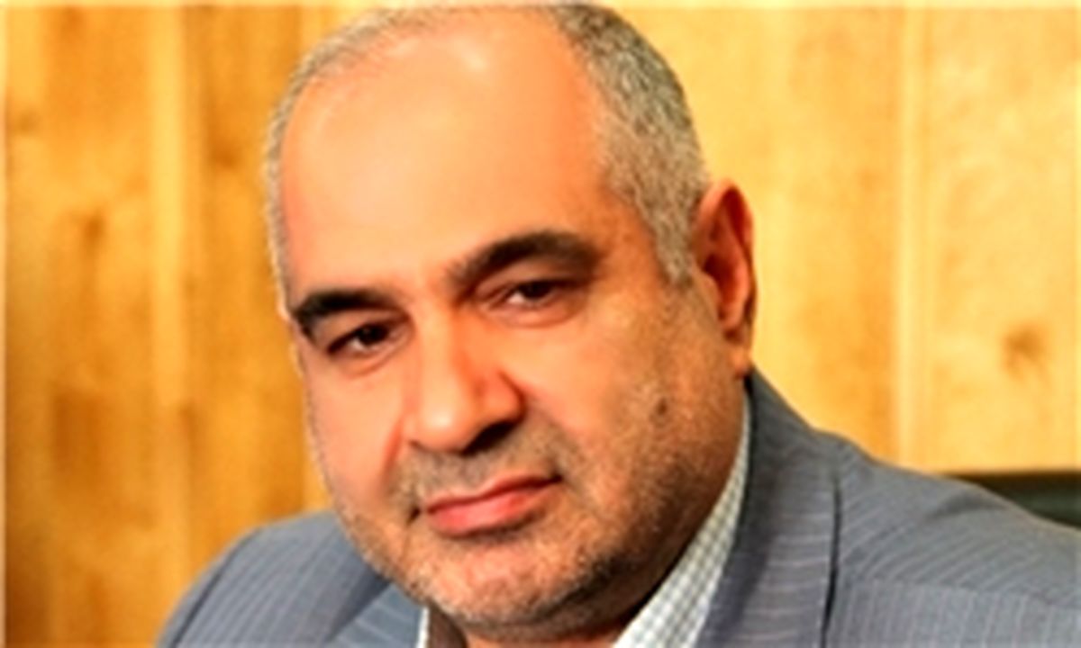 مهاجر: ارتباطات پولی ما هنوز چمدانی است