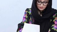 نیکی کریمی در حال امضا کتابش + عکس